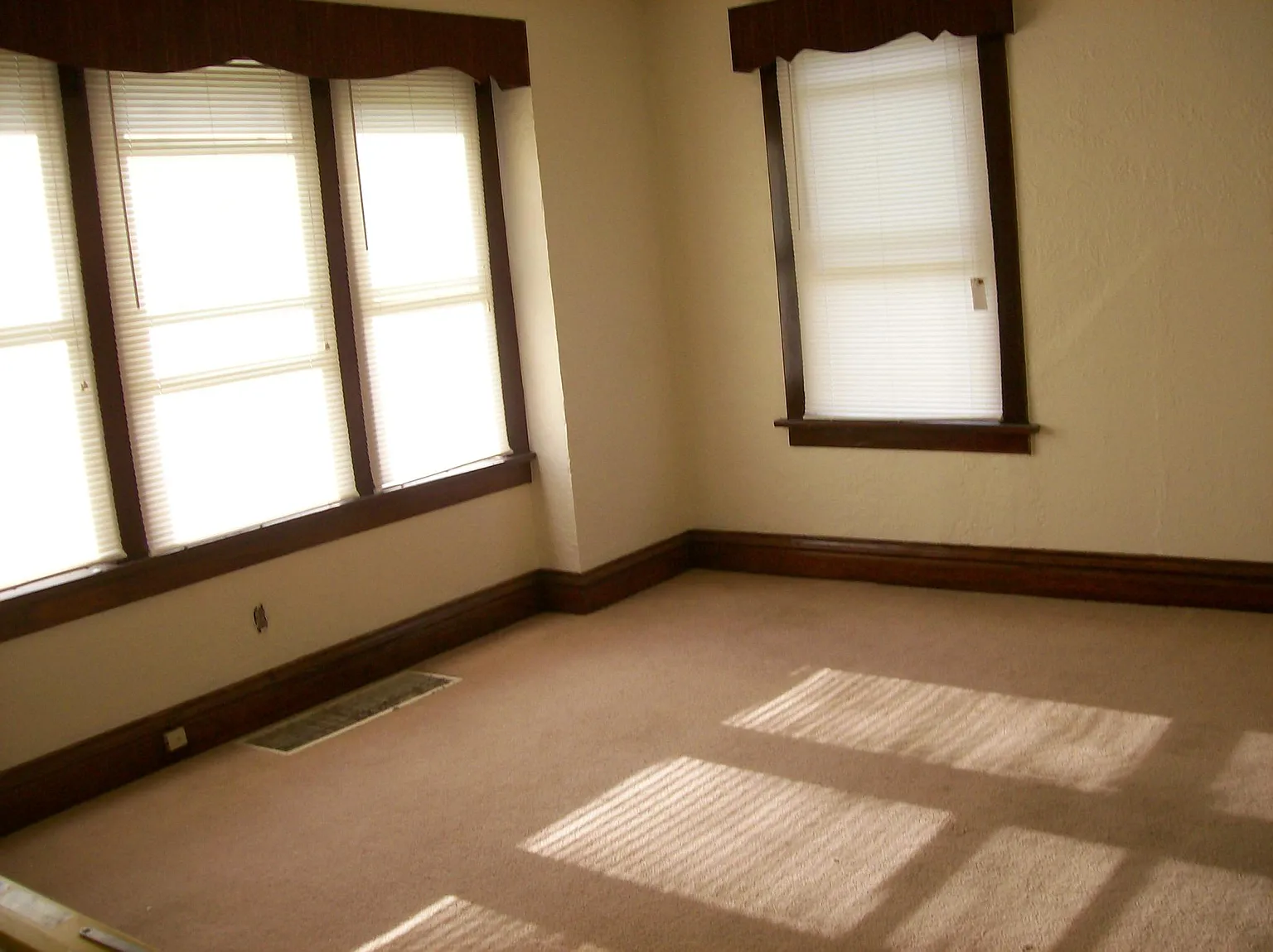 116 E Arlee Ave photo 1