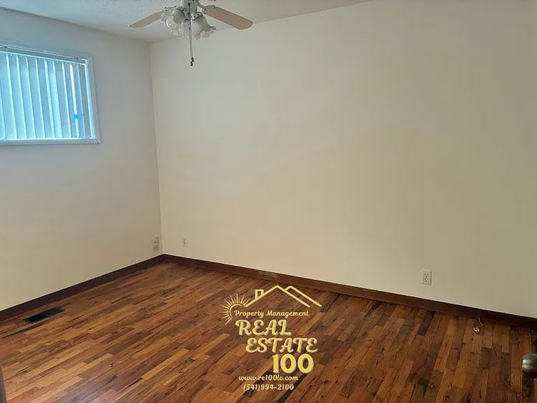 928 SW Bay View Ln — Photo 9