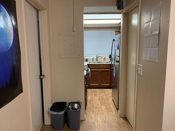5th image of 1519 NE 50th St APT 102