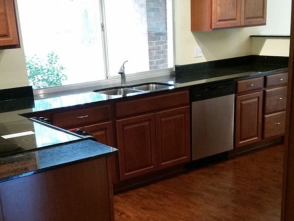 4th image of 2212 Foxwood Dr