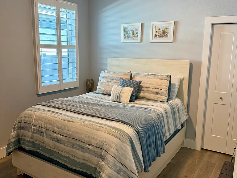 2nd bedroom with smart tv