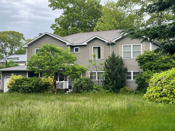 121 Hagerman Ave, East Patchogue, NY 11772