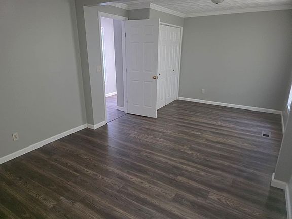 3rd image of 215 Ottawa St