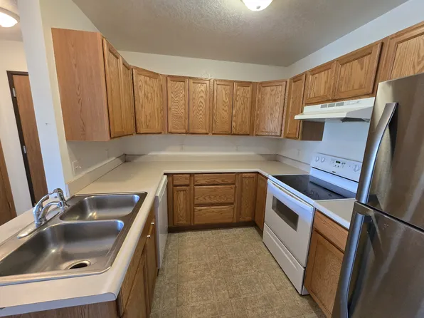 611 Johnson St #8, Waterloo, IA 50702