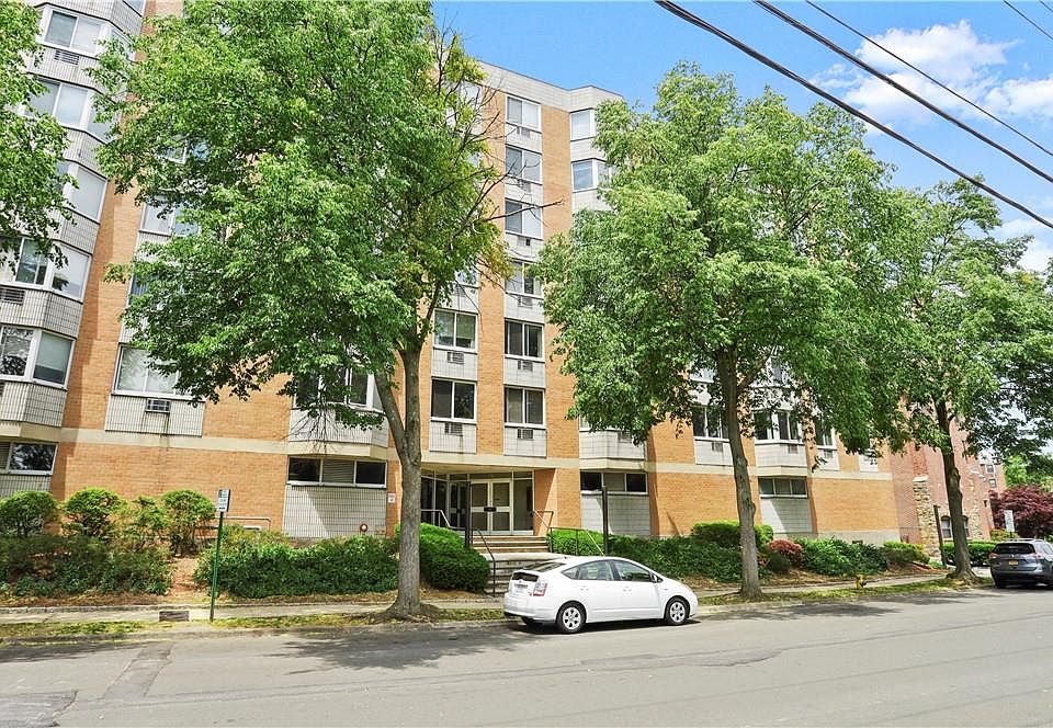 1st image of 14 Nosband Avenue #5A