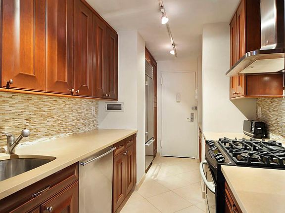 3rd image of 501 E 79th St APT 9C