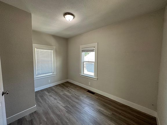 4th image of 3109 39th St
