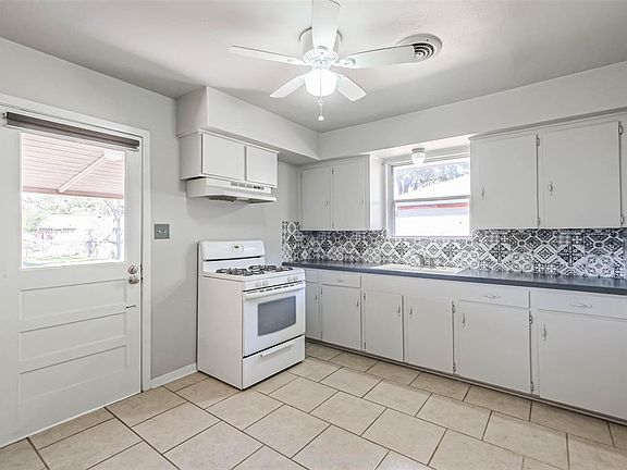 5th image of 610 S Belknap Street
