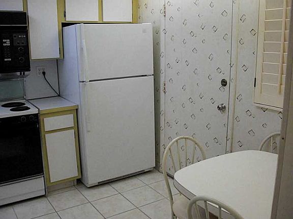 4th image of 3750 NE 170th St APT 212