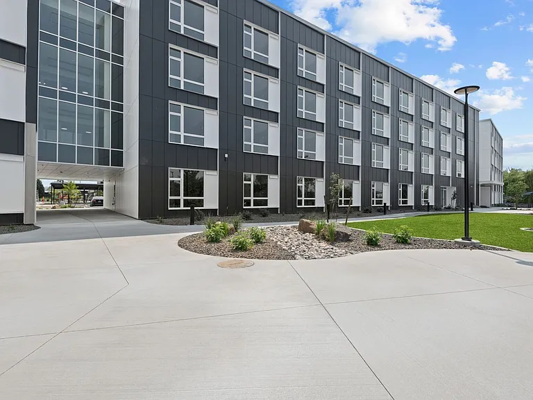 Ironside Apartments — Photo 32