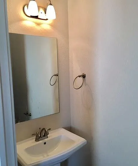 2213 Katy Ln #D — Photo 6