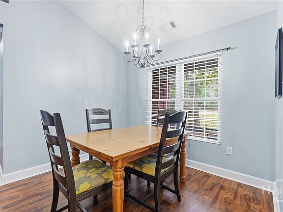 5th image of 40 Churchill Court