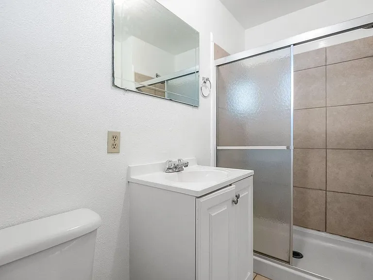 500 N Harris St — Photo 11