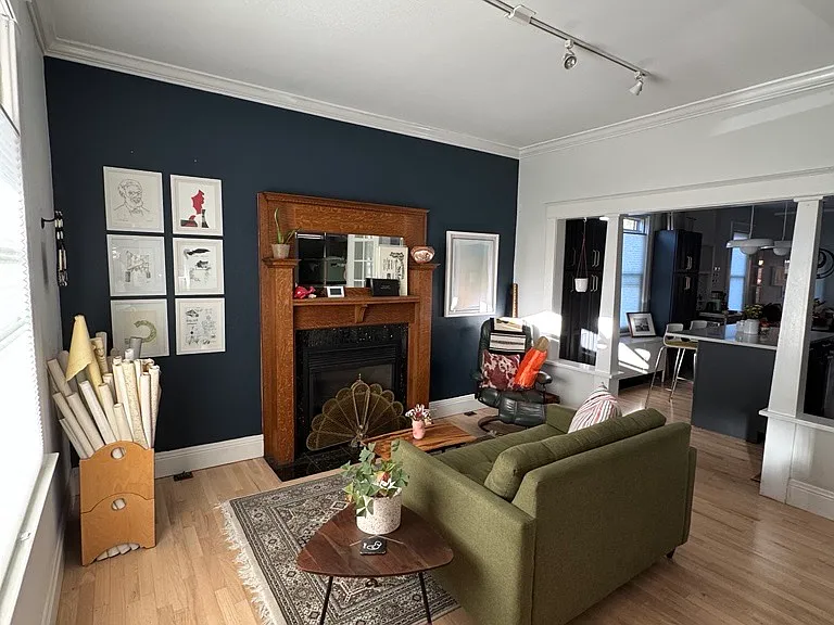 923 Galapago St — Photo 2