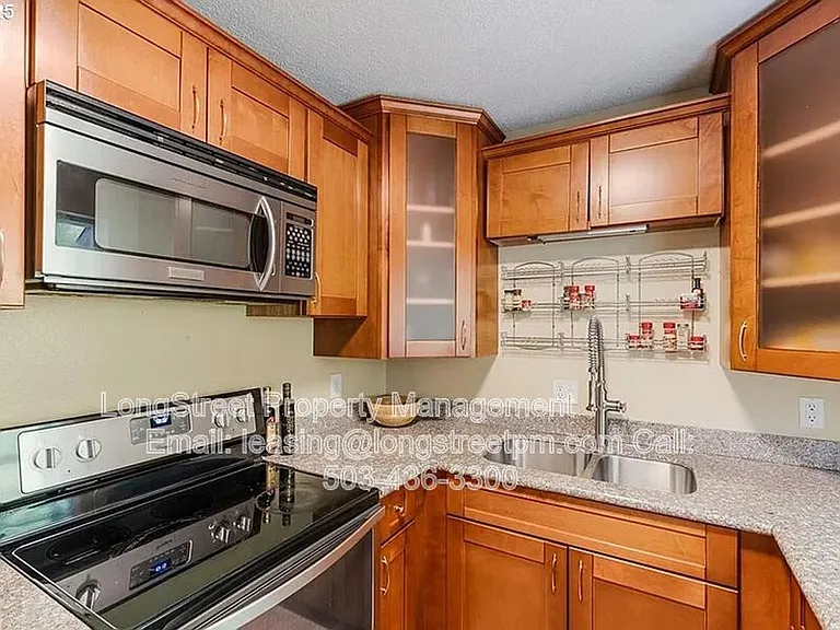 2915 NE Fremont Dr — Photo 15