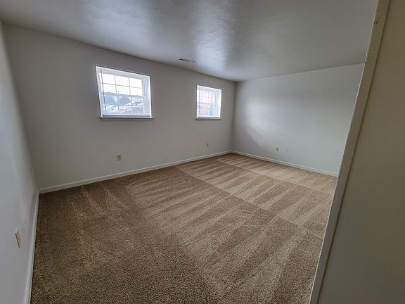 5th image of 3111 Ellsworth St NE #2
