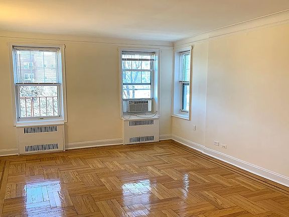 5th image of 4115 44th St APT 6M