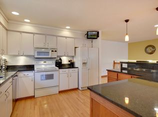 2805 Saddlebrooke Cir, Minnetonka, MN 55305