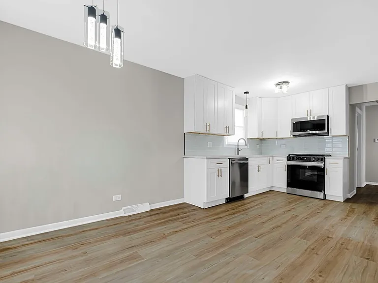 14500 Van Buren St — Photo 1