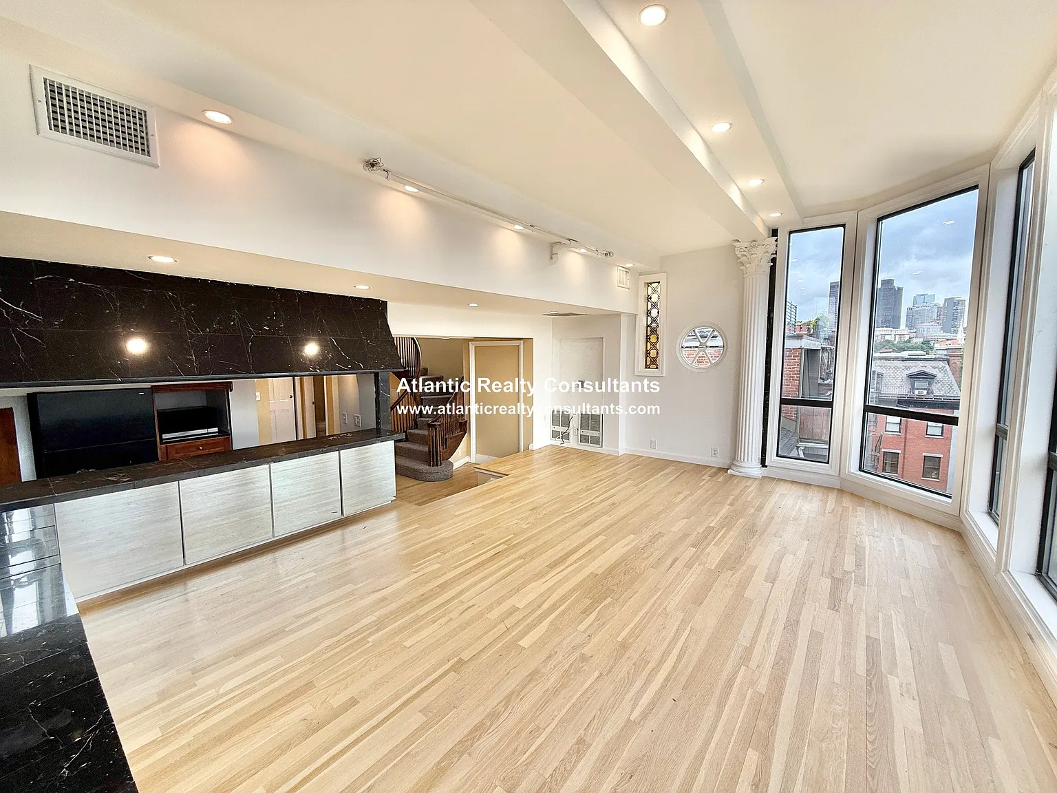 3 bed, 2.5 bath, 1250 sqft, $6,300 — Photo 3