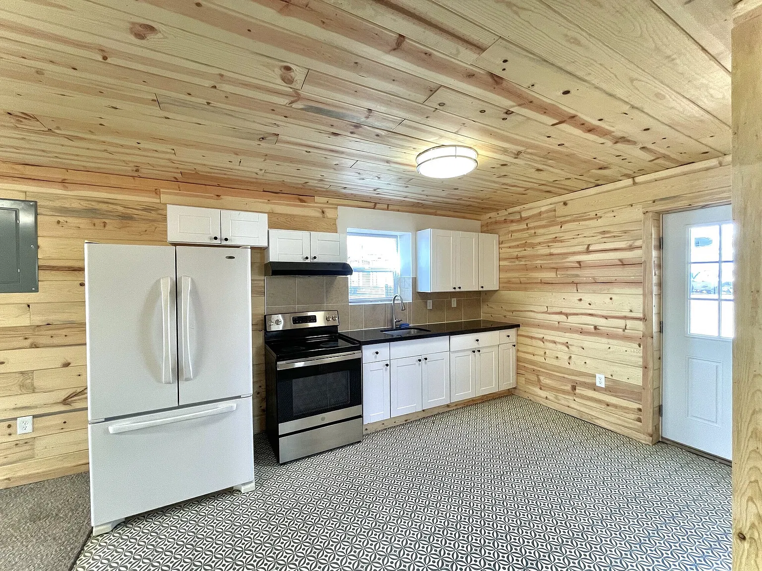 204 8th St - 1 — Photo 4