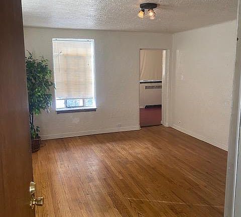 Sunroom or (2nd bedroom?) or studio