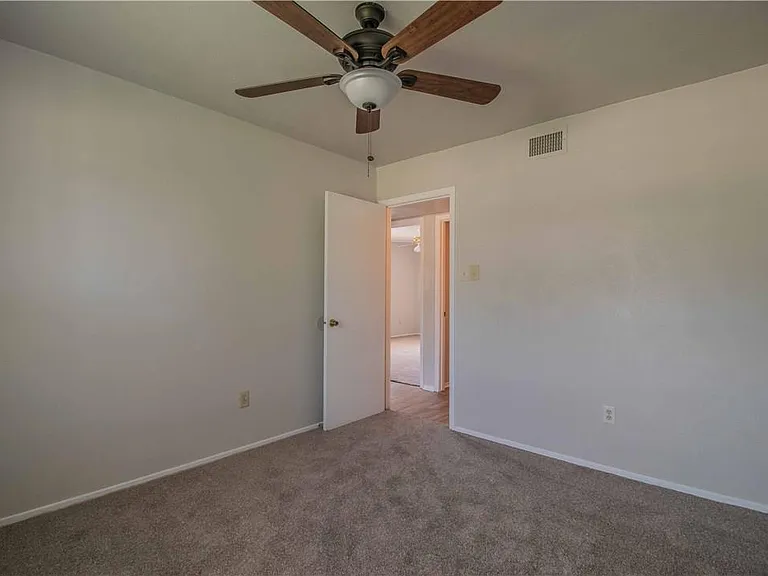 711 Edgemont Pl — Photo 14