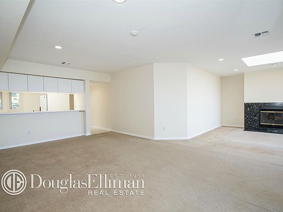 5th image of 406 Fox Hill Dr