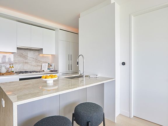 4th image of 450 Washington St APT 608