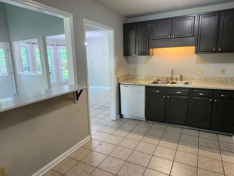 909 Bramblewood Ct — Photo 10