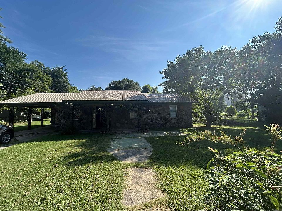 1st image of 103 E Yelverton