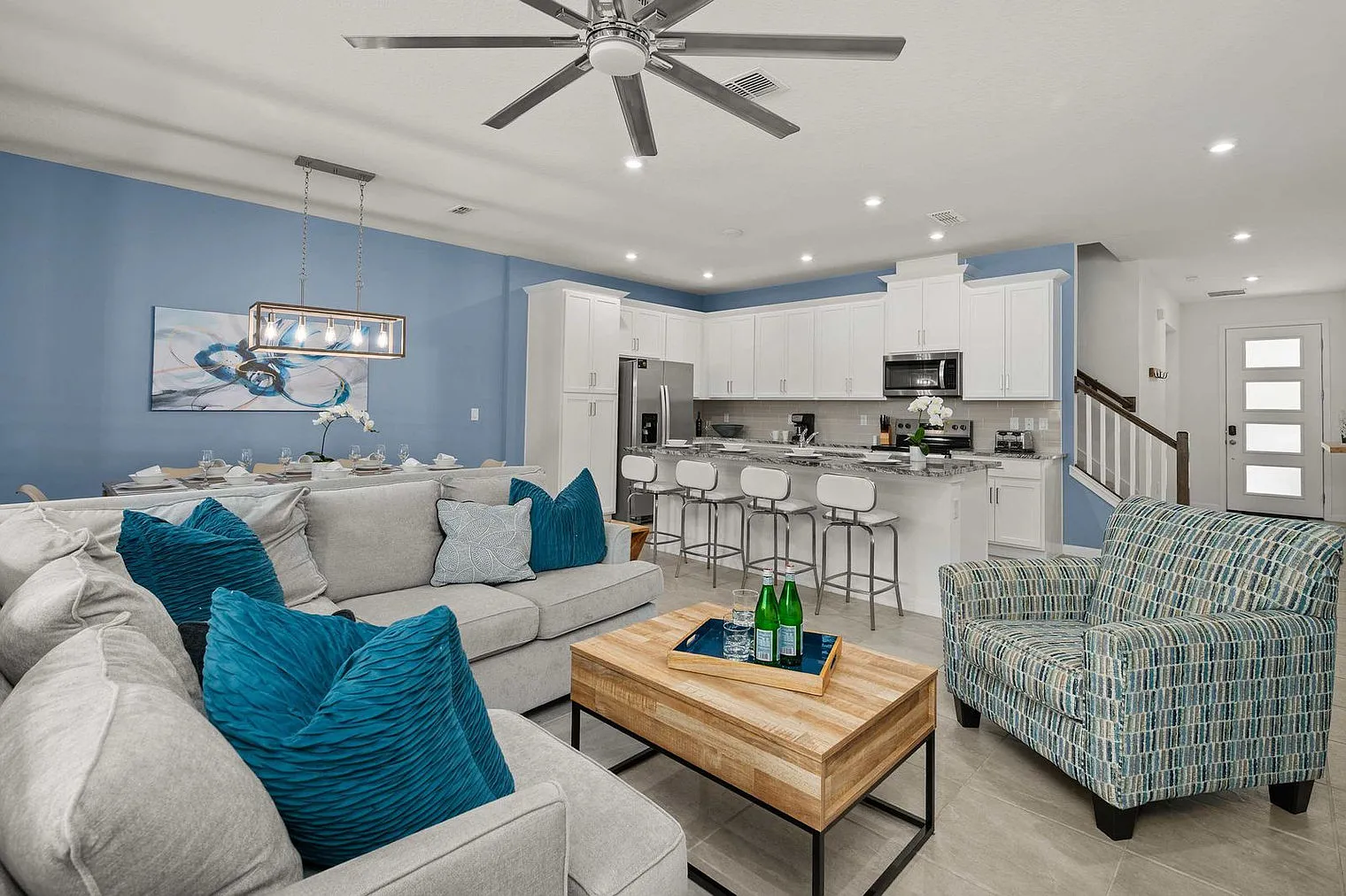 5 bed, 4.0 bath, 2292 sqft, $2,744 — Photo 1