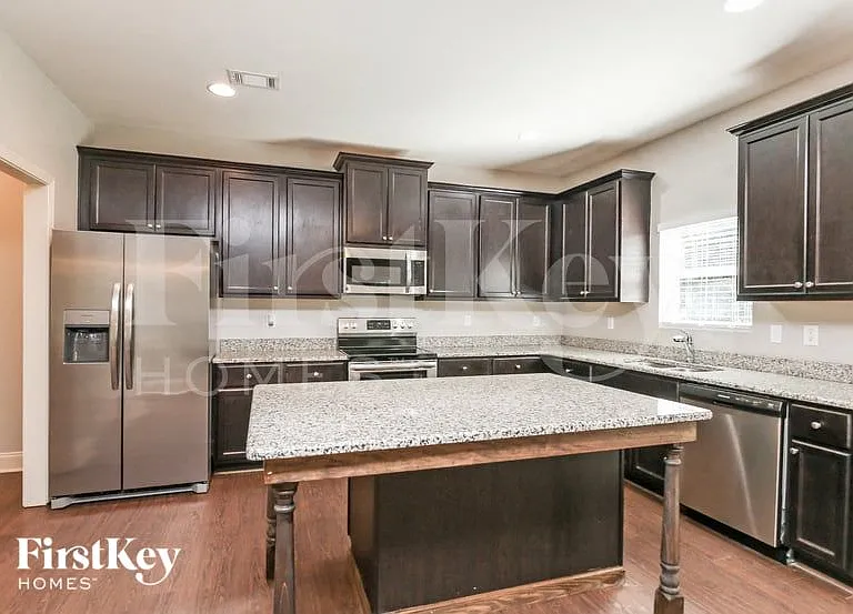 835 Sassafras Ln — Photo 6