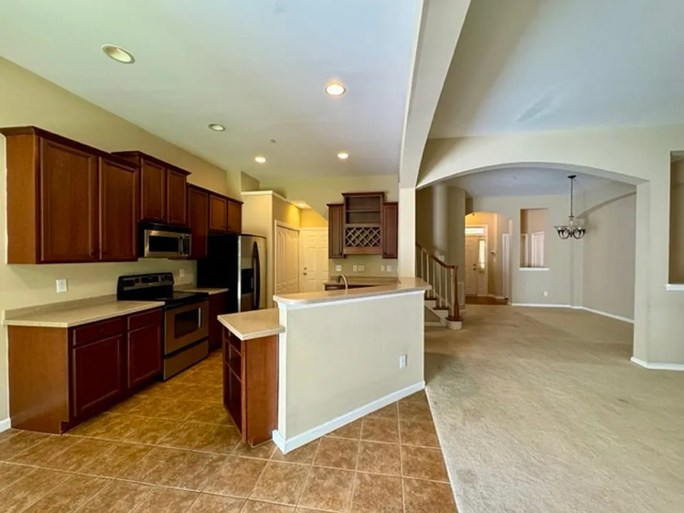 213 Chateau Pl