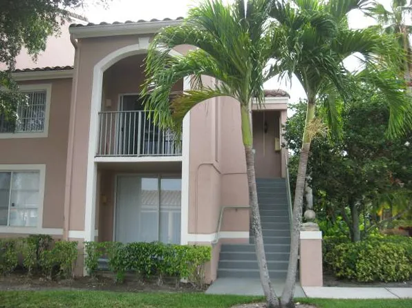 12118 Saint Andrews Pl APT 207, Hollywood, FL 33025