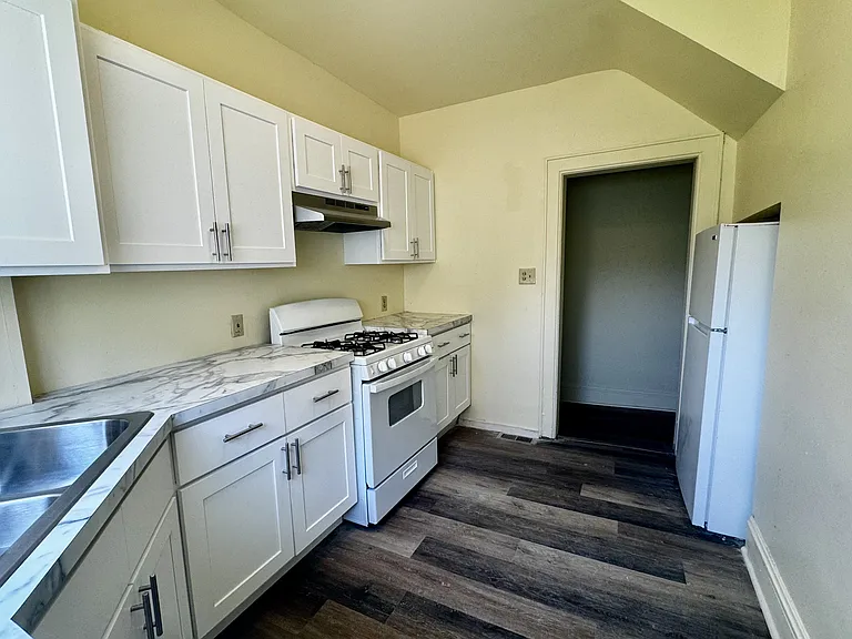 321 Berkeley St #A — Photo 5