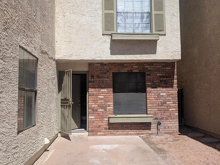 820 W University Dr #19 — Photo 1