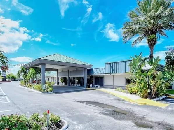7150 N Tamiami Trl #C-218, Sarasota, FL 34243