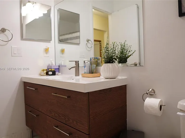 453 Lakeview Dr — Photo 14