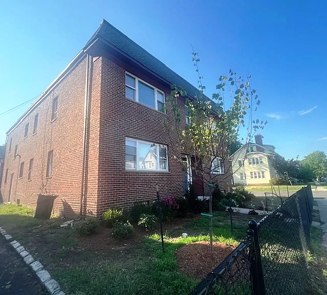 293 N Maple Ave #2L — Photo 11