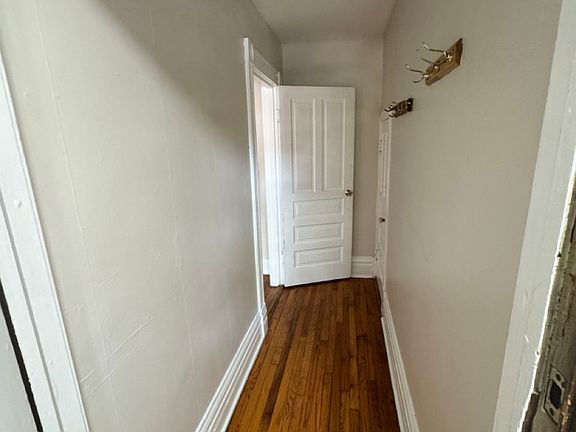 Private entry foyer