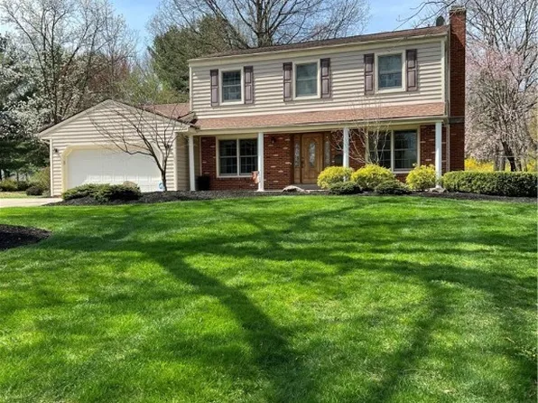 8360 Sunnydale Dr, Brecksville, OH 44141