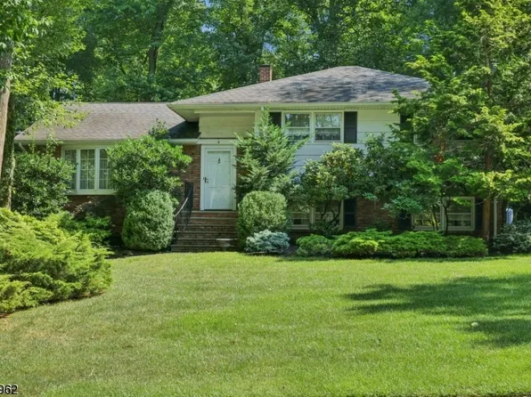4 Brookwood Dr, West Caldwell Twp., NJ 07006