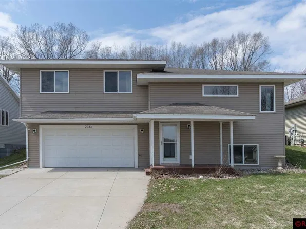 2023 Moore Dr, Saint Peter, MN 56082