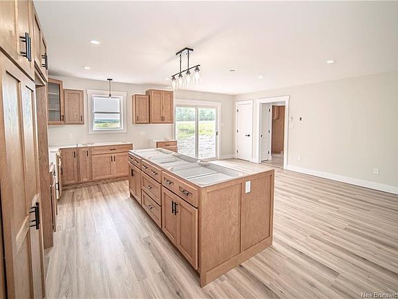 5th image of 23 Dewitt Rd