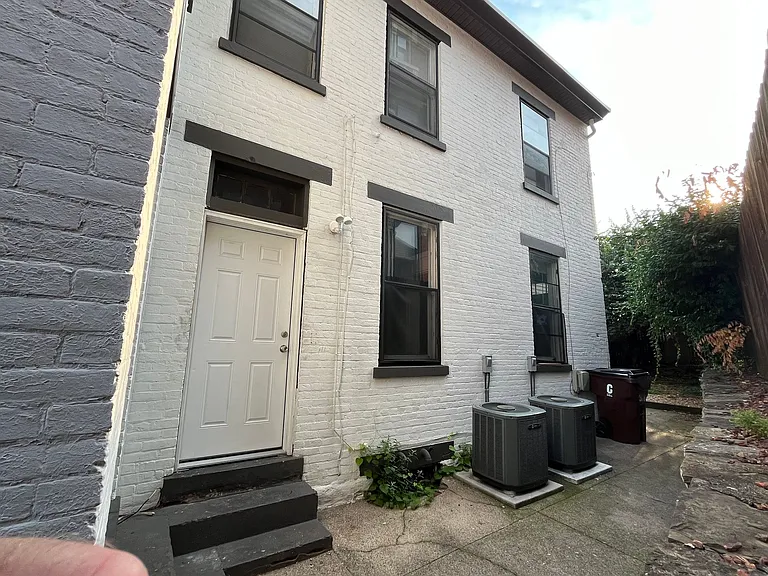818 Main St — Photo 3