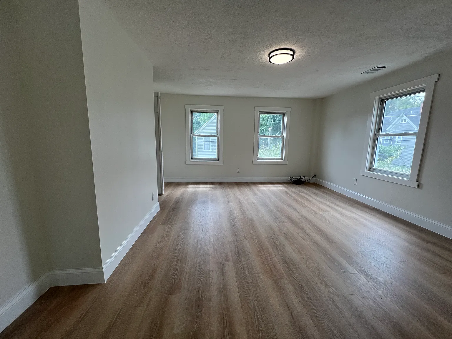 2 bed, 900 sqft, $2,300 — Photo 4