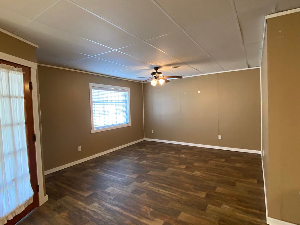 1st image of 647 Smith Ridge Rd