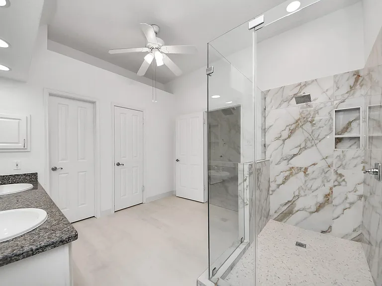 103 E Lakeridge Dr — Photo 36
