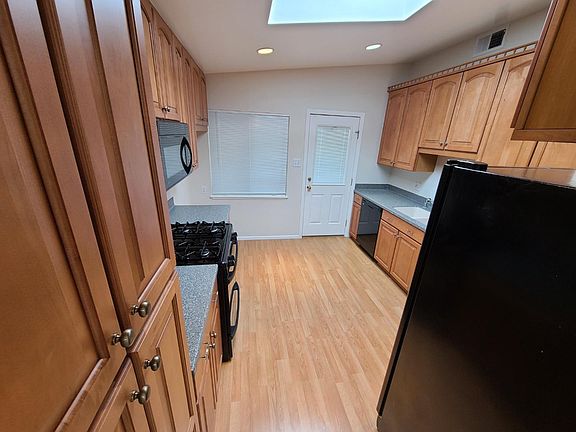5th image of 1548 Royal Ave